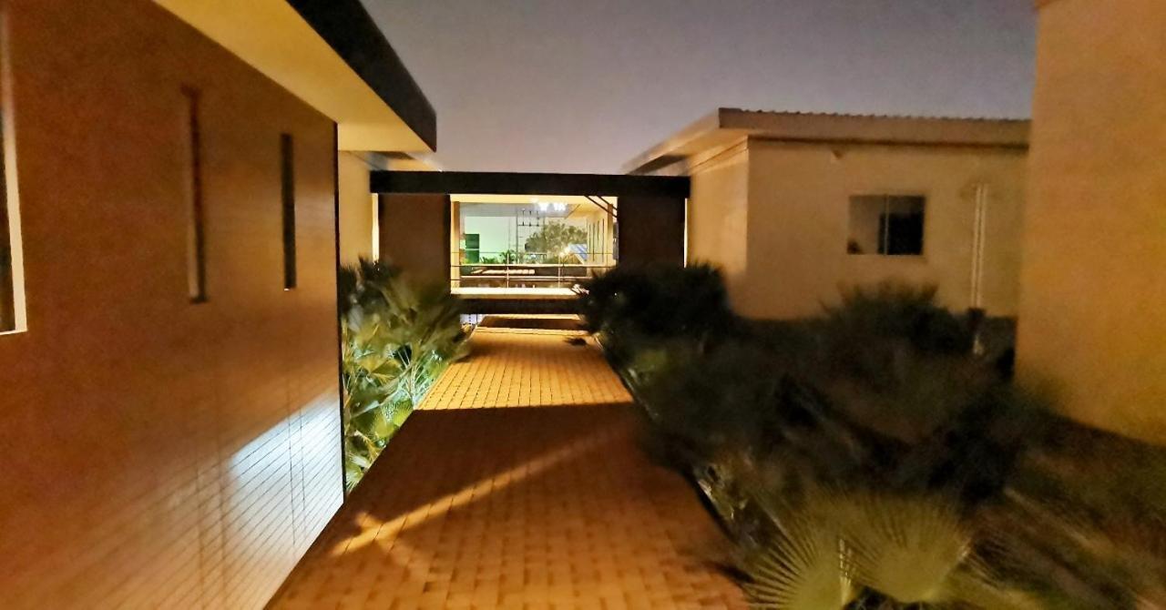 Morino Hotel Si Racha Exterior foto